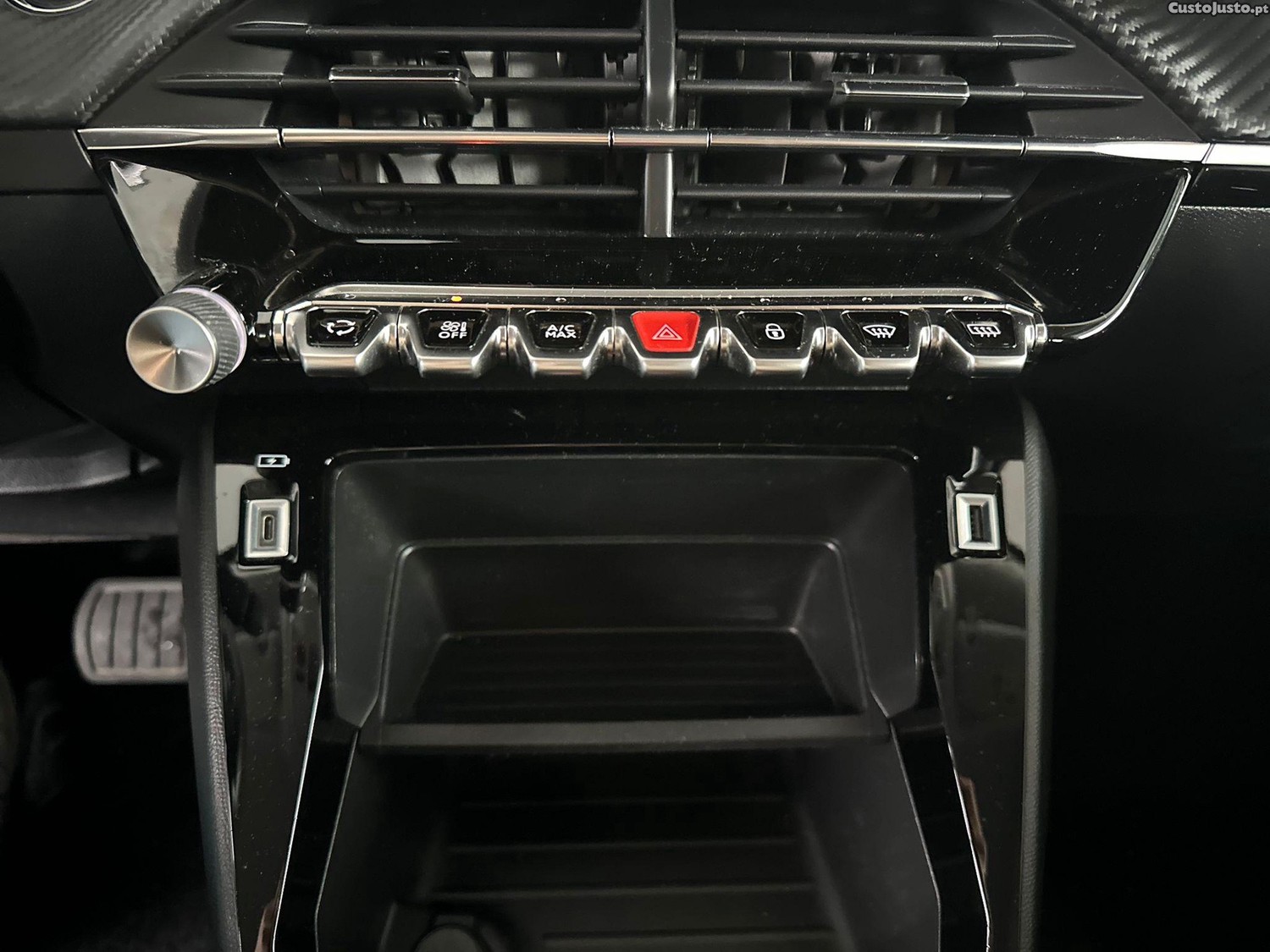 Peugeot 2008 50 kWh Active Pack — fotografia 8