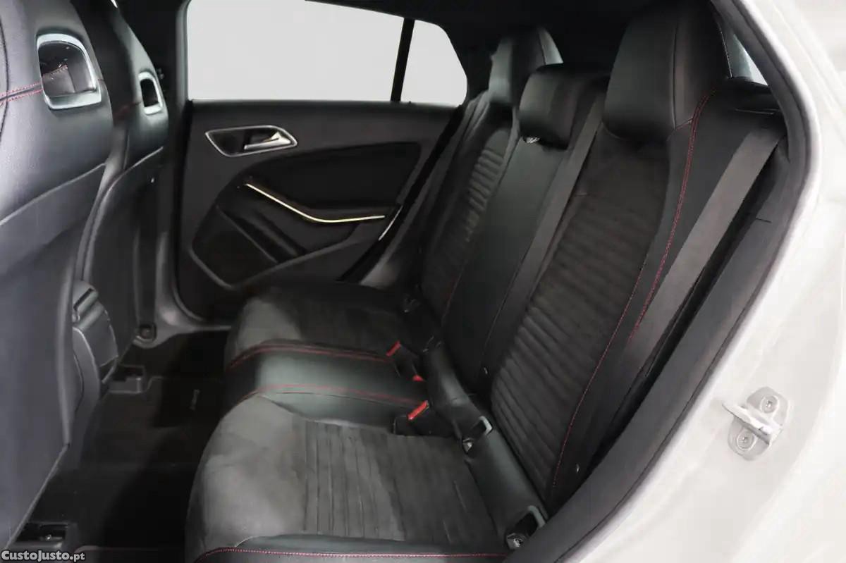 Mercedes-Benz CLA 200 Shooting Brake AMG Line — fotografia 3