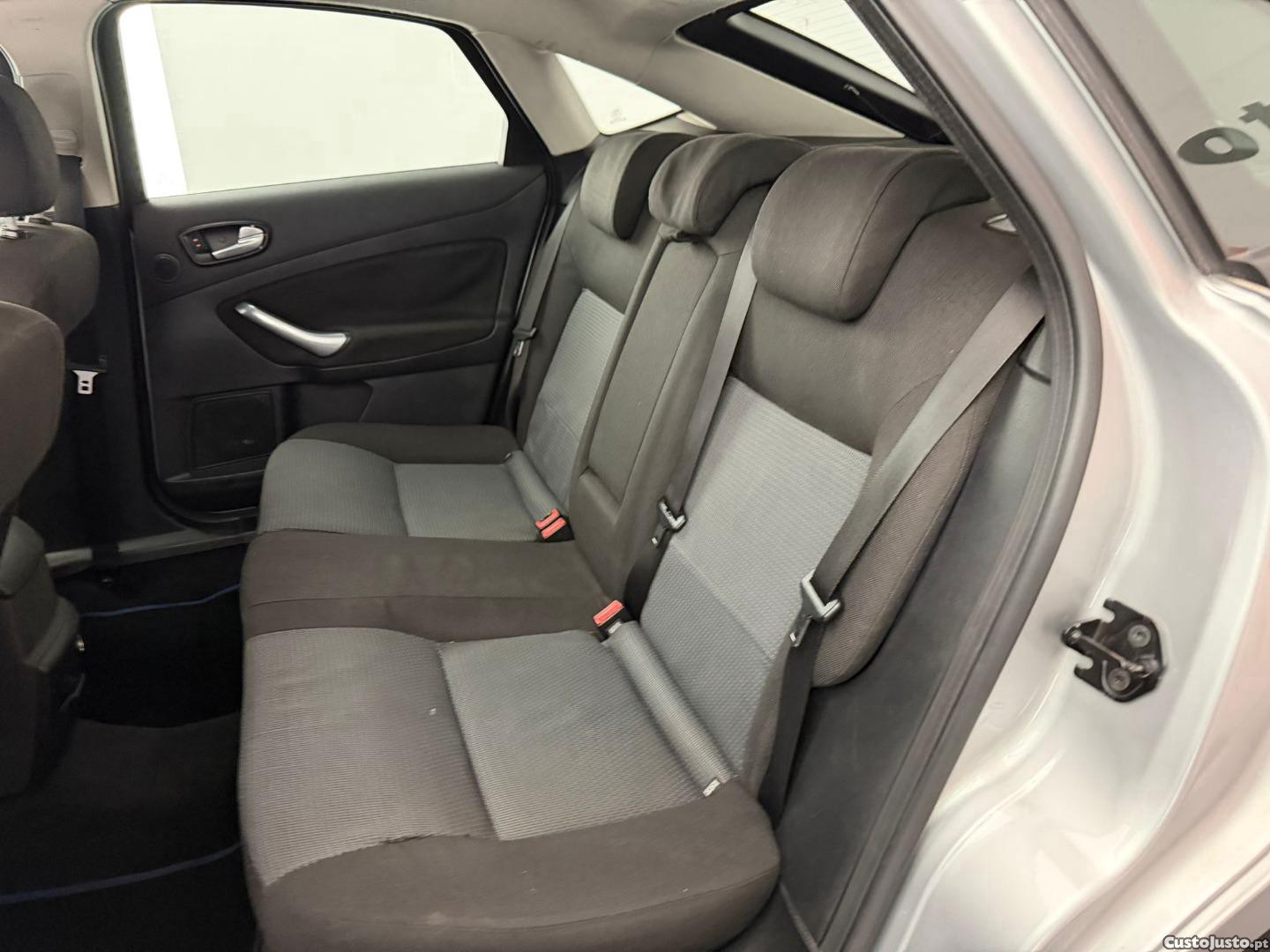 Ford Mondeo 1.8 TDCI 5P — fotografia 6
