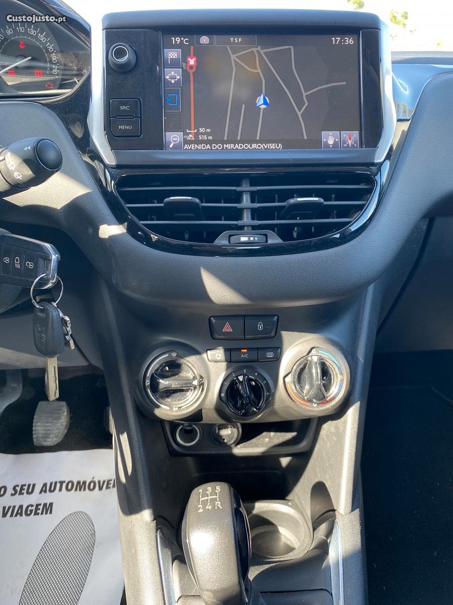 Peugeot 208 1.6 BlueHdi Style — fotografia 3