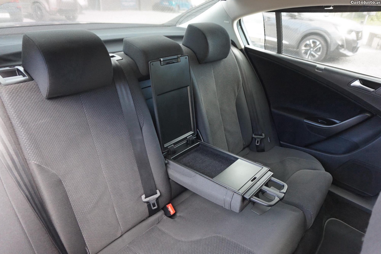 Volkswagen Passat 2.0 tdi 110 Confortline — fotografia 2