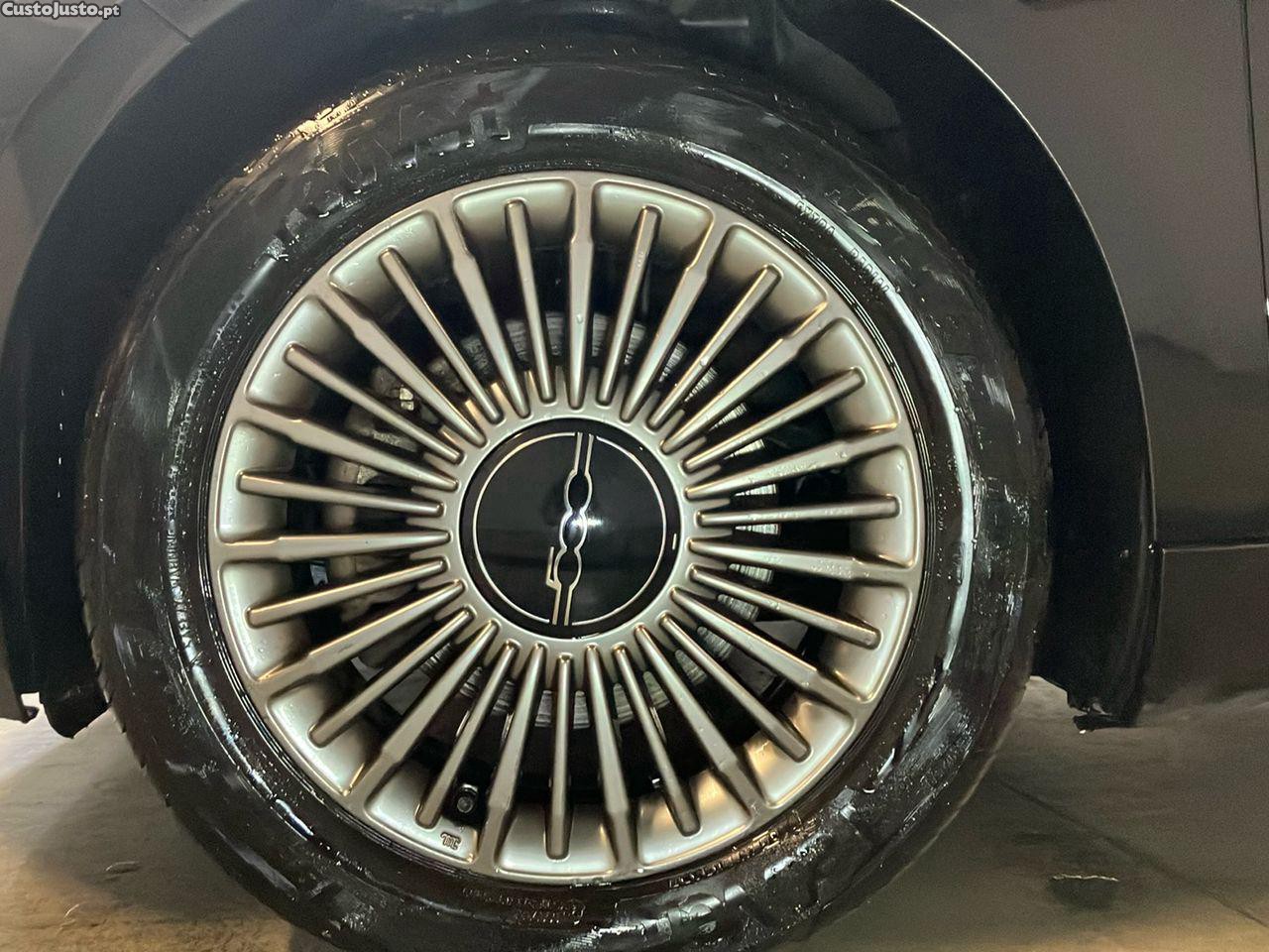 Fiat 500 e Icon Plus 42 KWh — fotografia 13