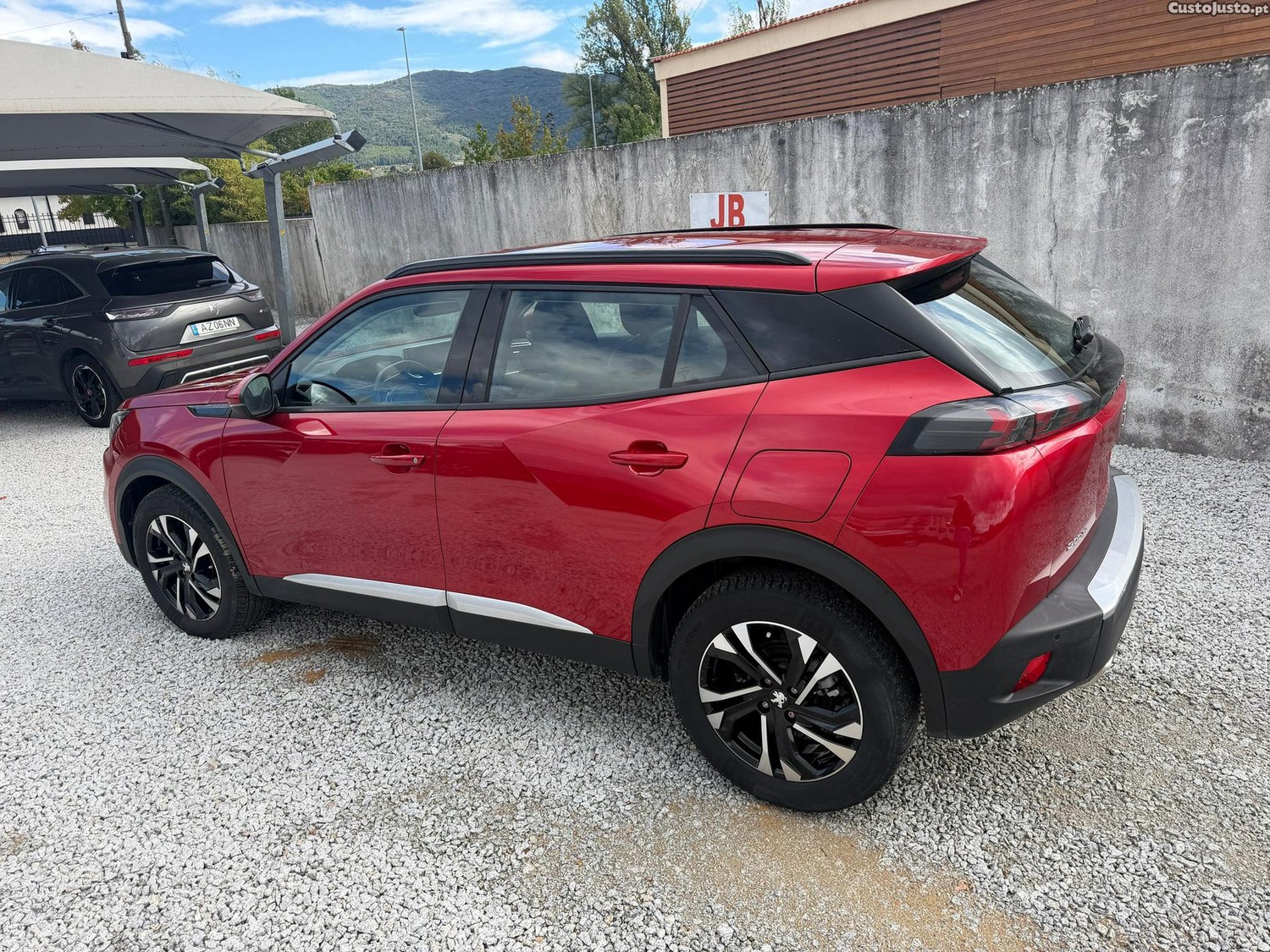 Peugeot 2008 1.2 PureTech Allure — fotografia 12