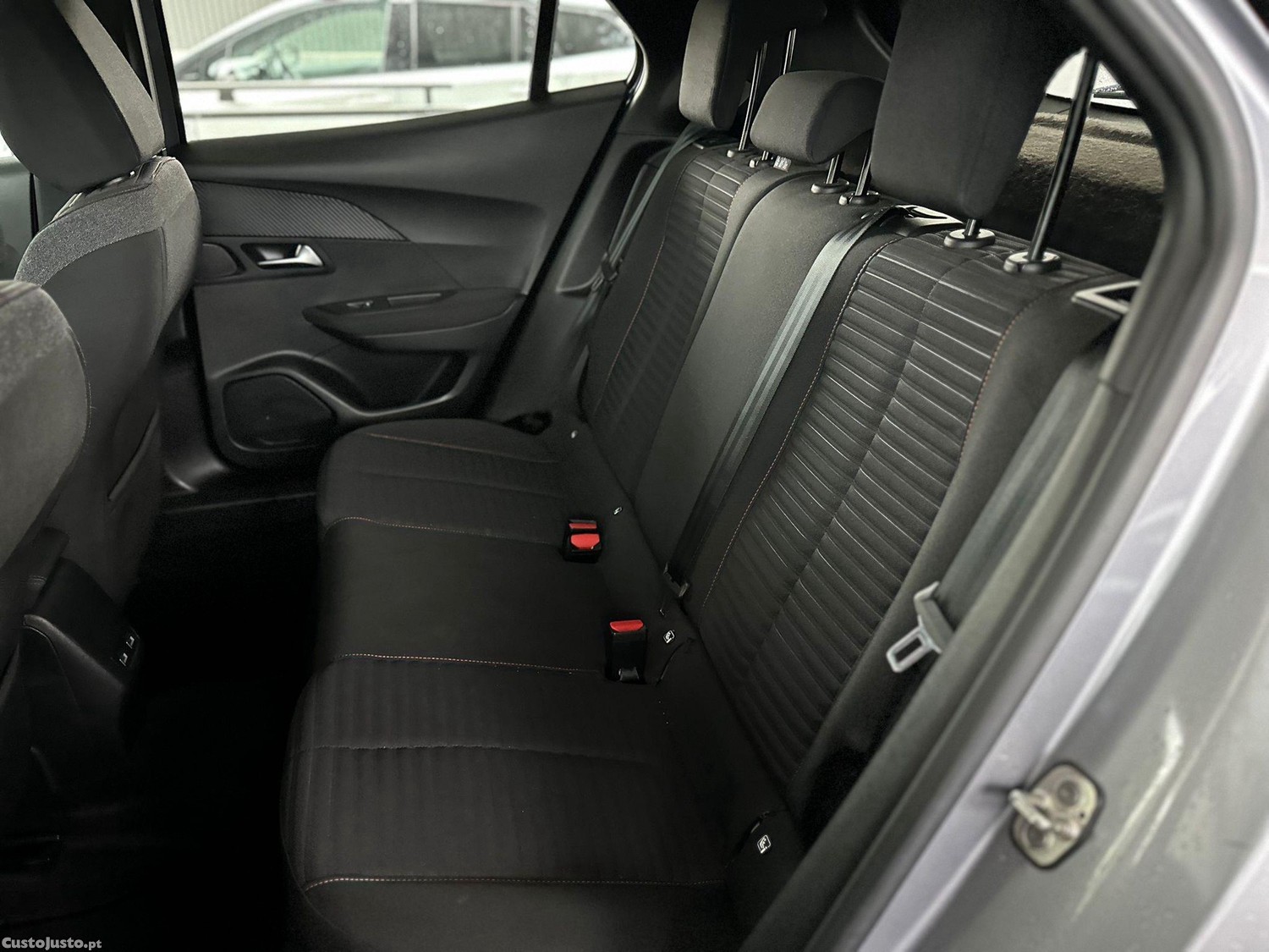 Peugeot 2008 50 kWh Active Pack — fotografia 5