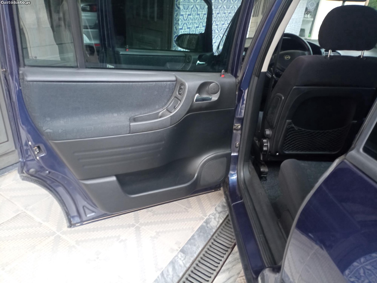 Opel Zafira 2.0 DI 16V — fotografia 2