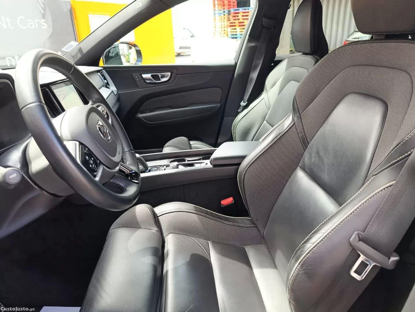 Volvo XC 60 2.0 b4 r-design — fotografia 8