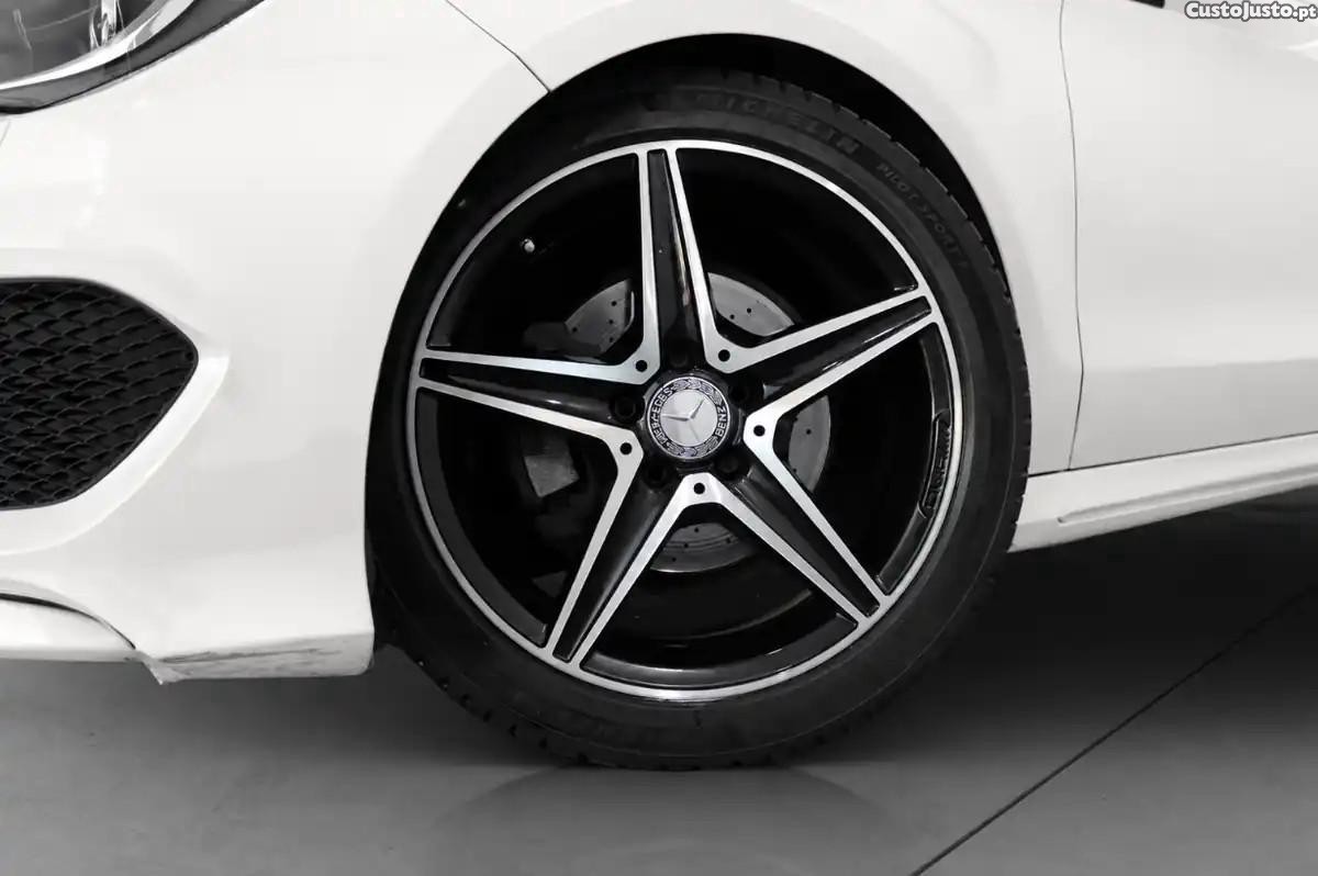 Mercedes-Benz CLA 200 Shooting Brake AMG Line — fotografia 2