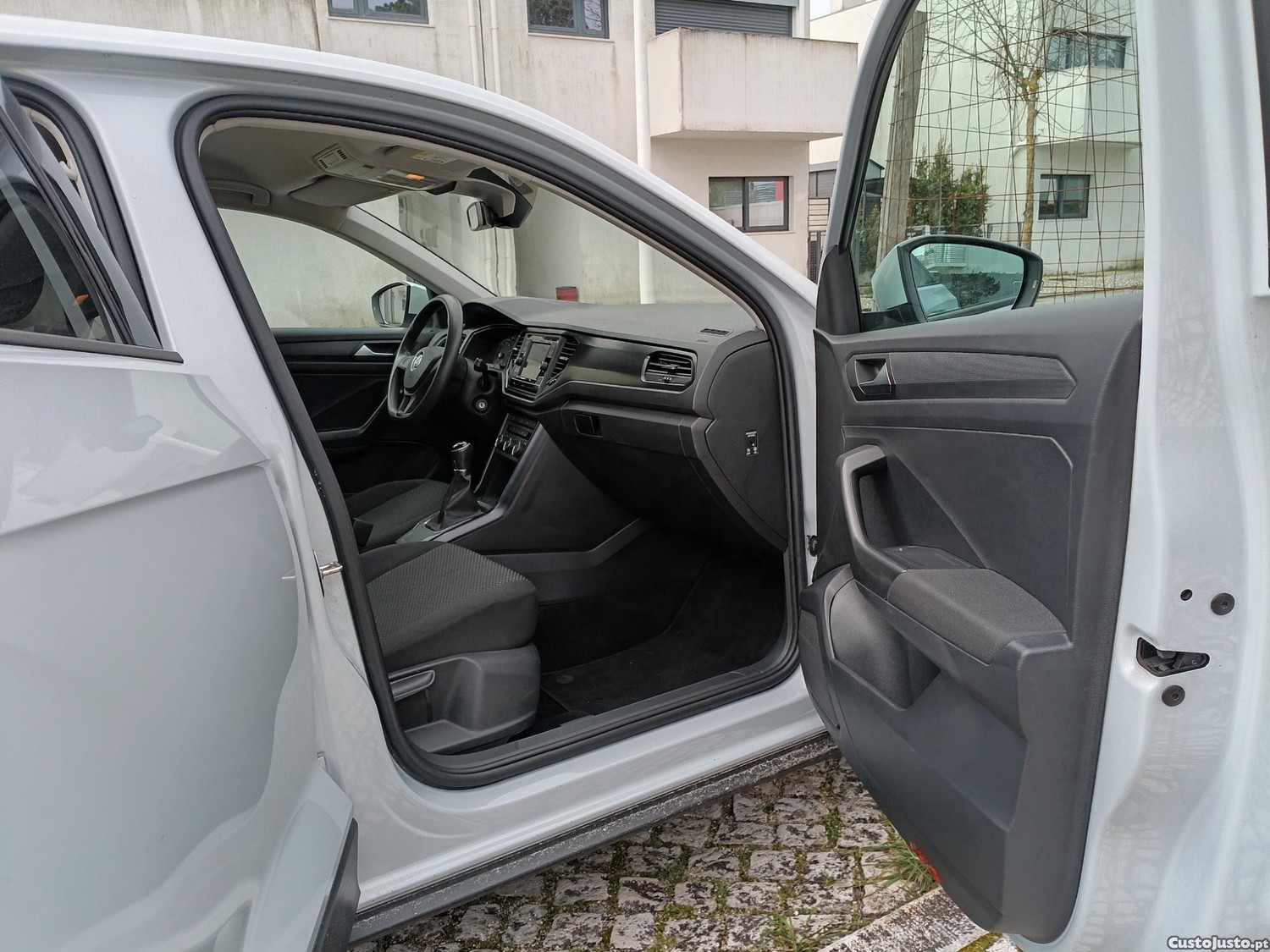 Volkswagen T-Roc 999 Gasolina — fotografia 7