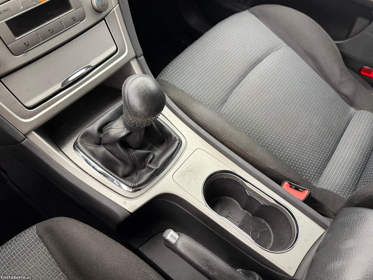 Ford Mondeo 1.8 TDCI 5P — fotografia 2