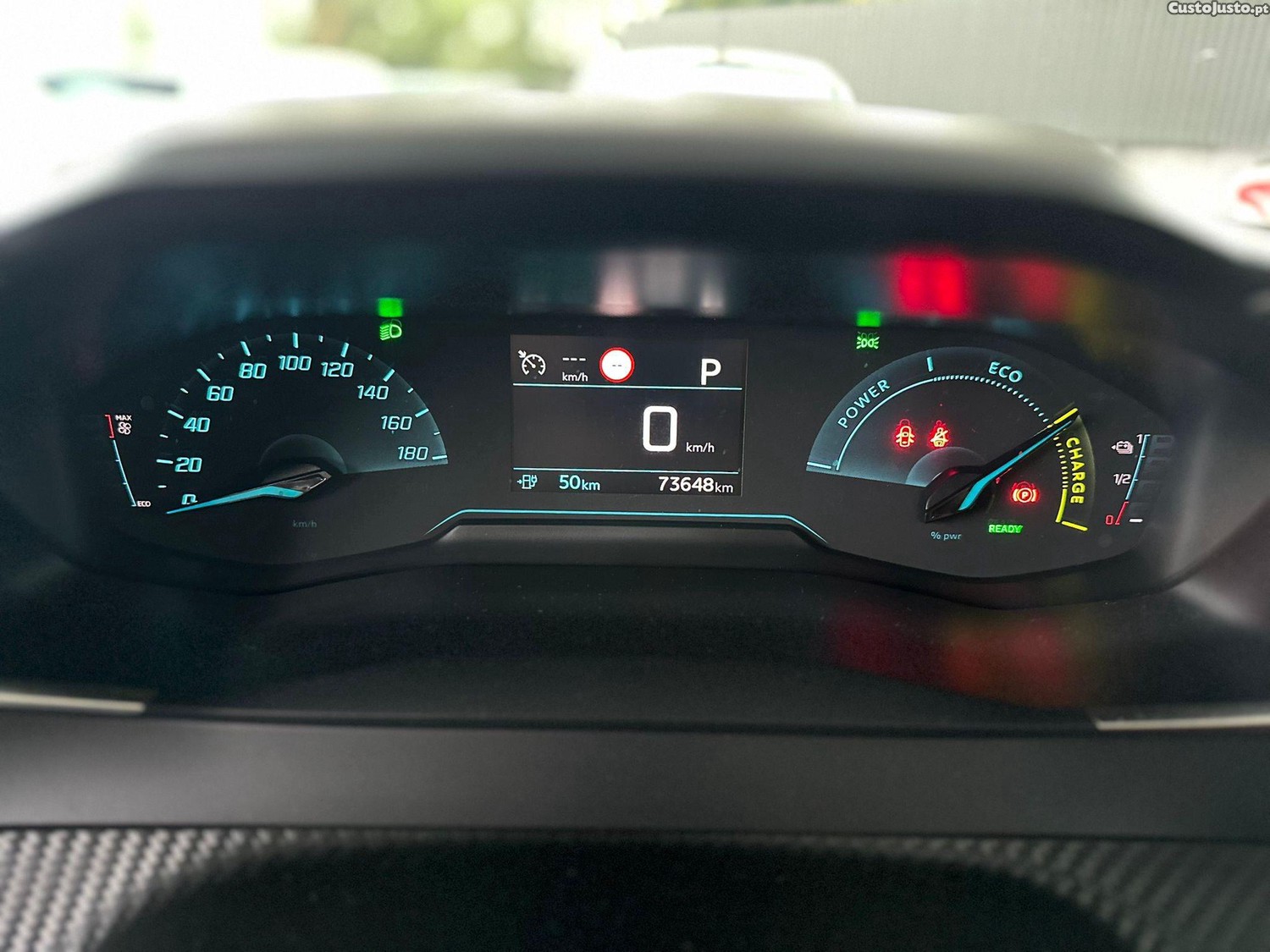 Peugeot 2008 50 kWh Active Pack — fotografia 12