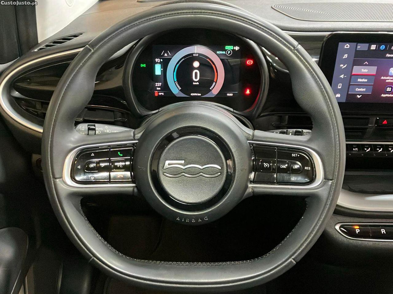 Fiat 500 e Icon Plus 42 KWh — fotografia 10