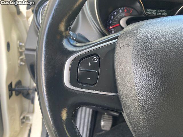 Renault Captur 0.9 TCE Exclusive — fotografia 17