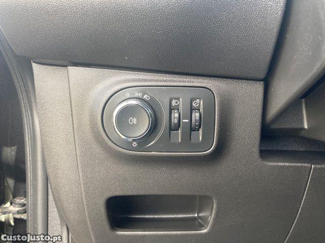 Opel Corsa 1.3 CDTi Dynamic — fotografia 11