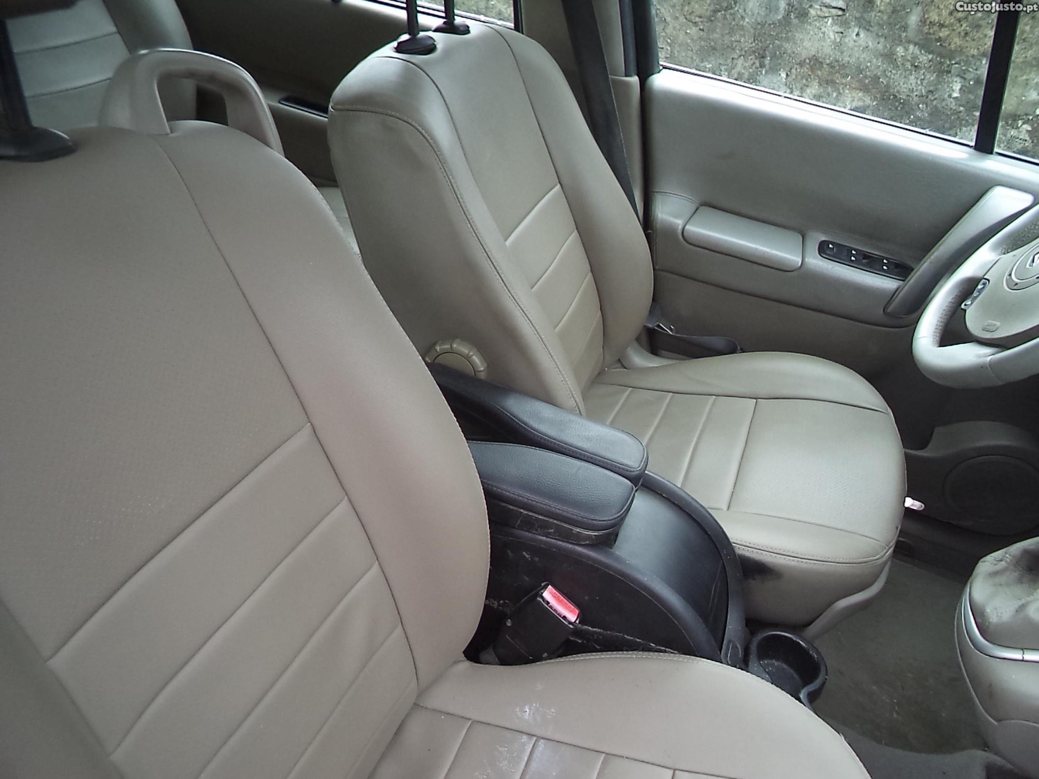 Renault Scénic GrandeSenicDCI — fotografia 7