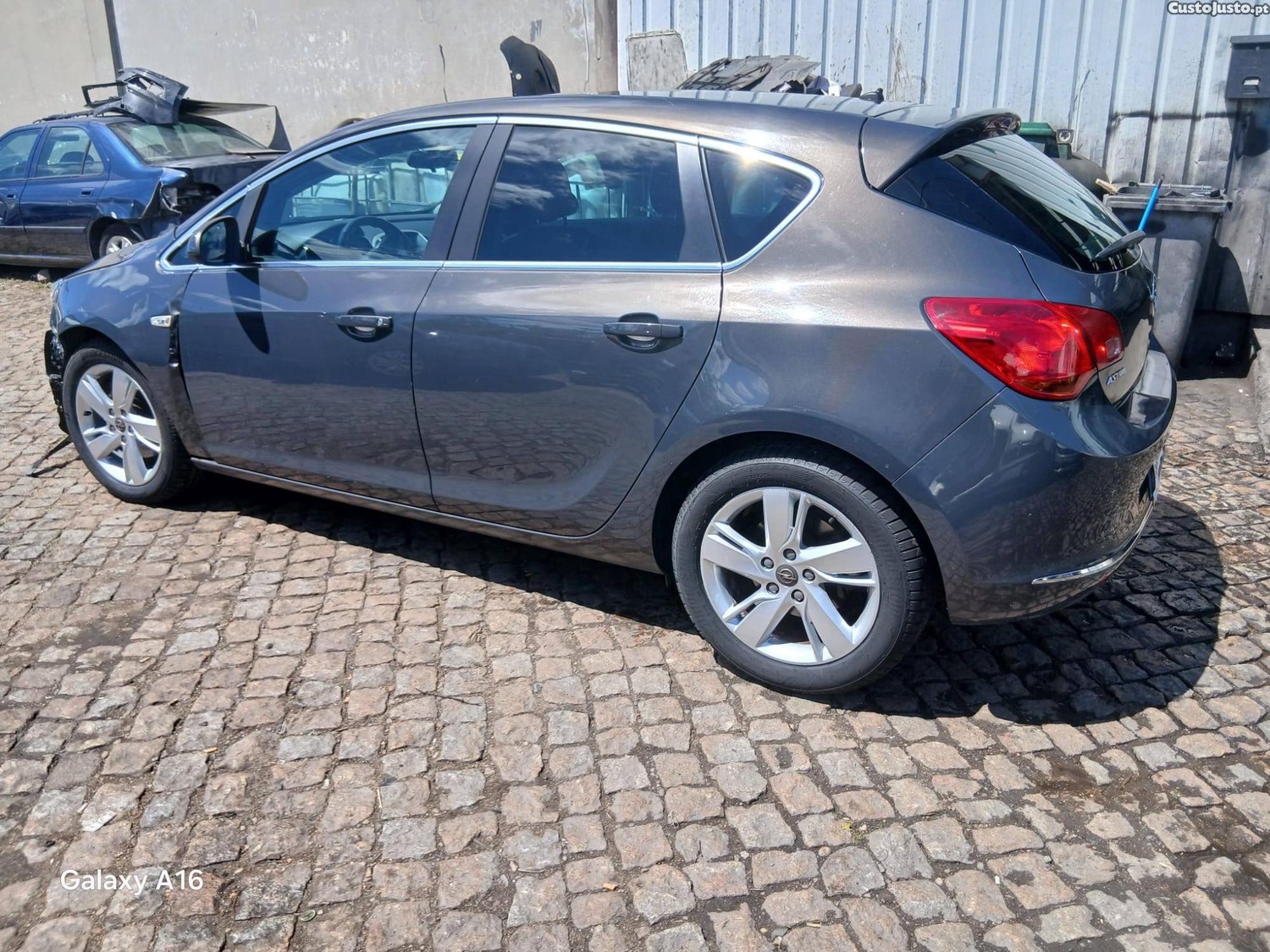 Opel Astra 1.7 CDTi ecoFLEX - 13 foto 2