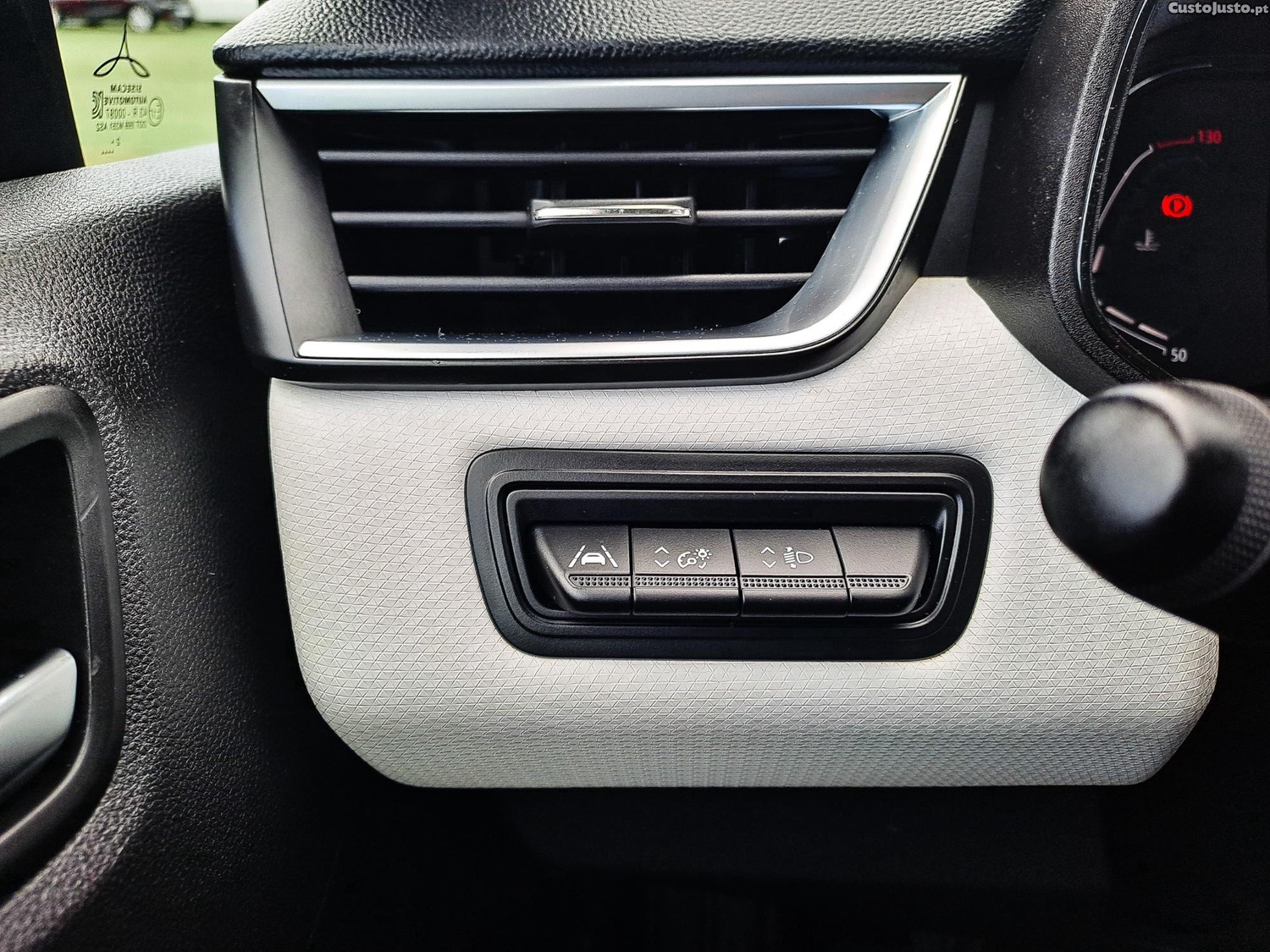 Renault Clio 1.0 TCe TECHNO 91CV GASOLINA 2023 — fotografia 7