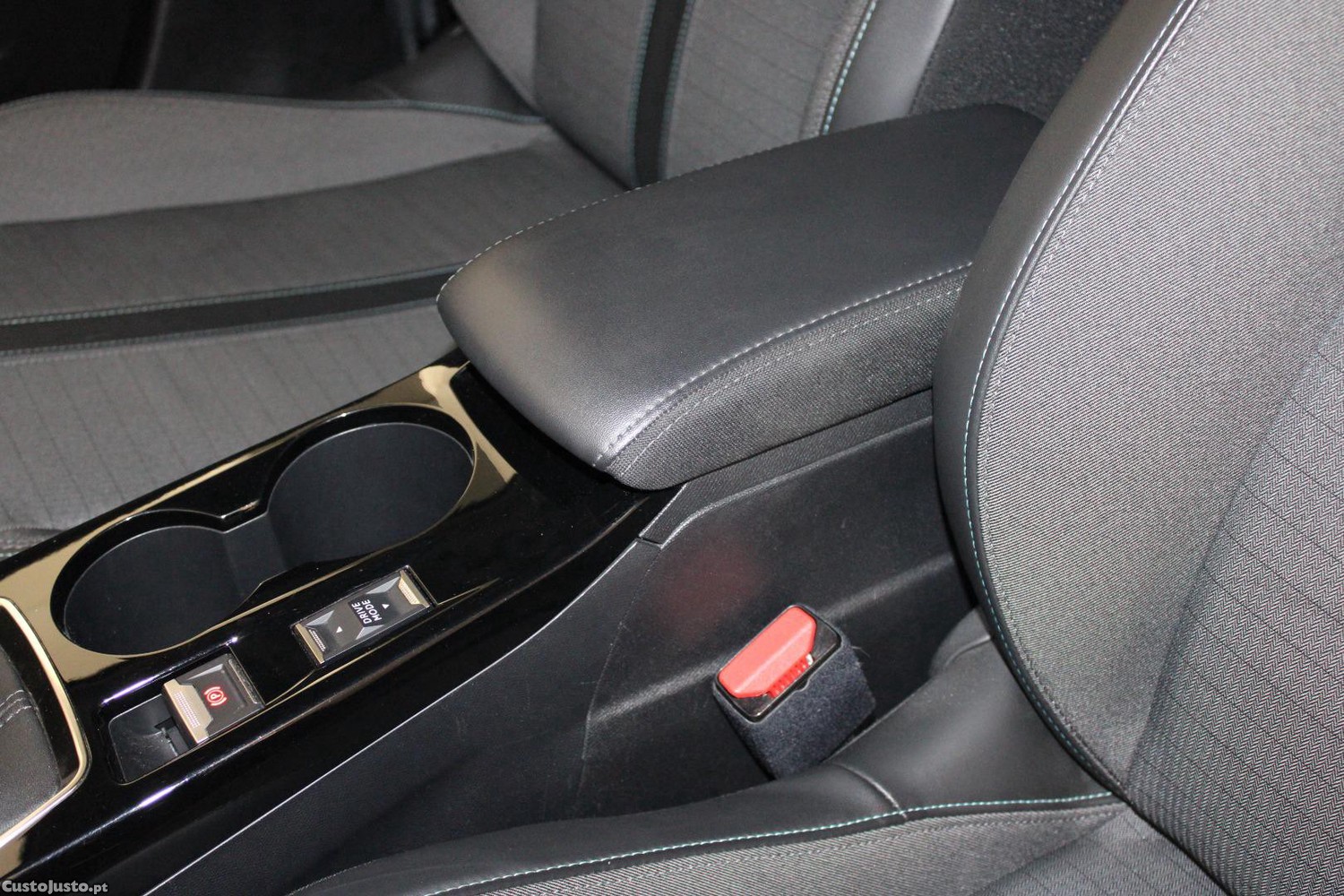 Peugeot 208 1.5 BlueHDI 100CV ALLURE — fotografia 11