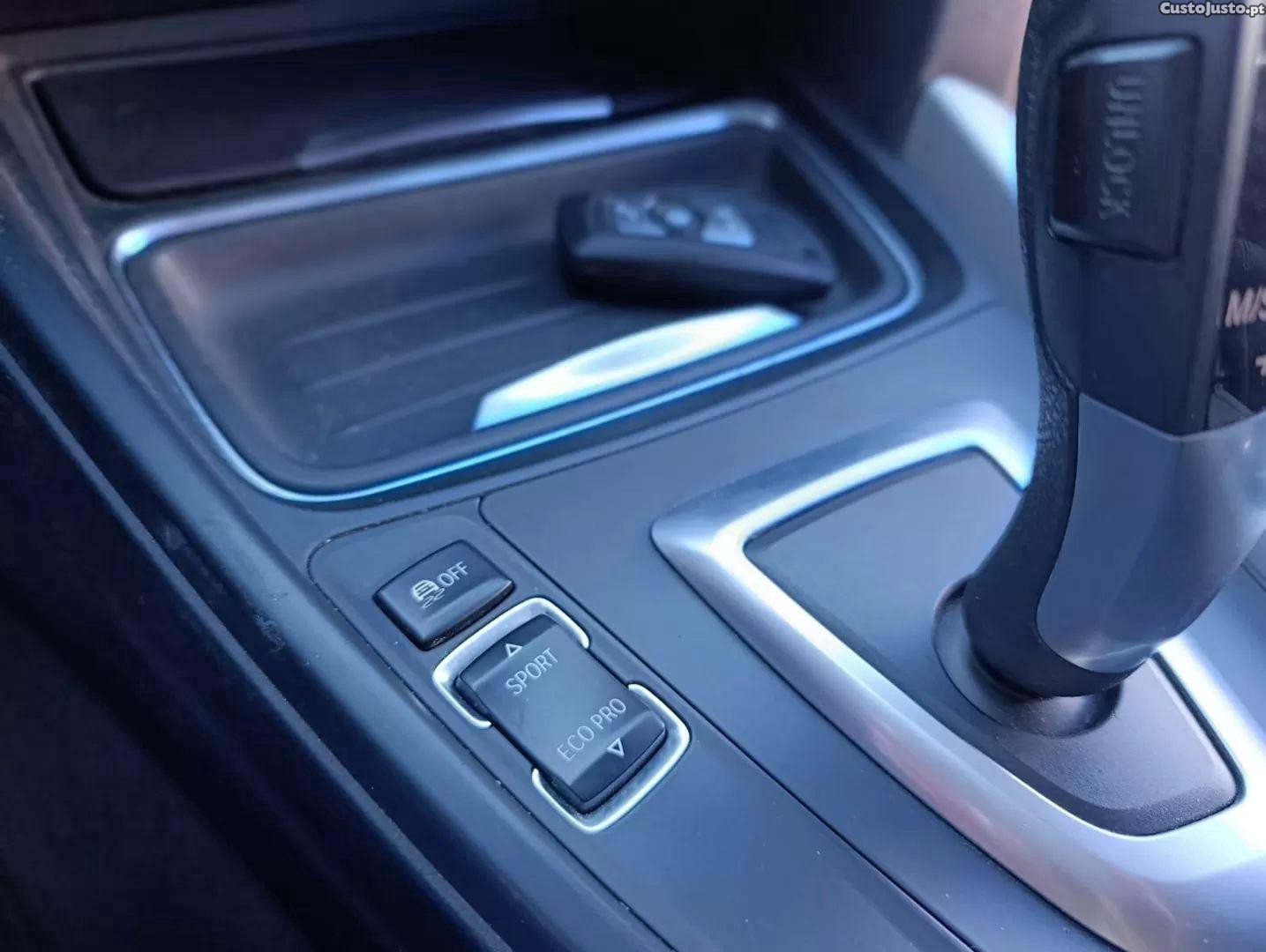 BMW 320 D navigation auto — fotografia 9