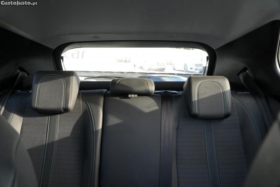 Peugeot 2008 1.2 PureTech Allure — fotografia 3
