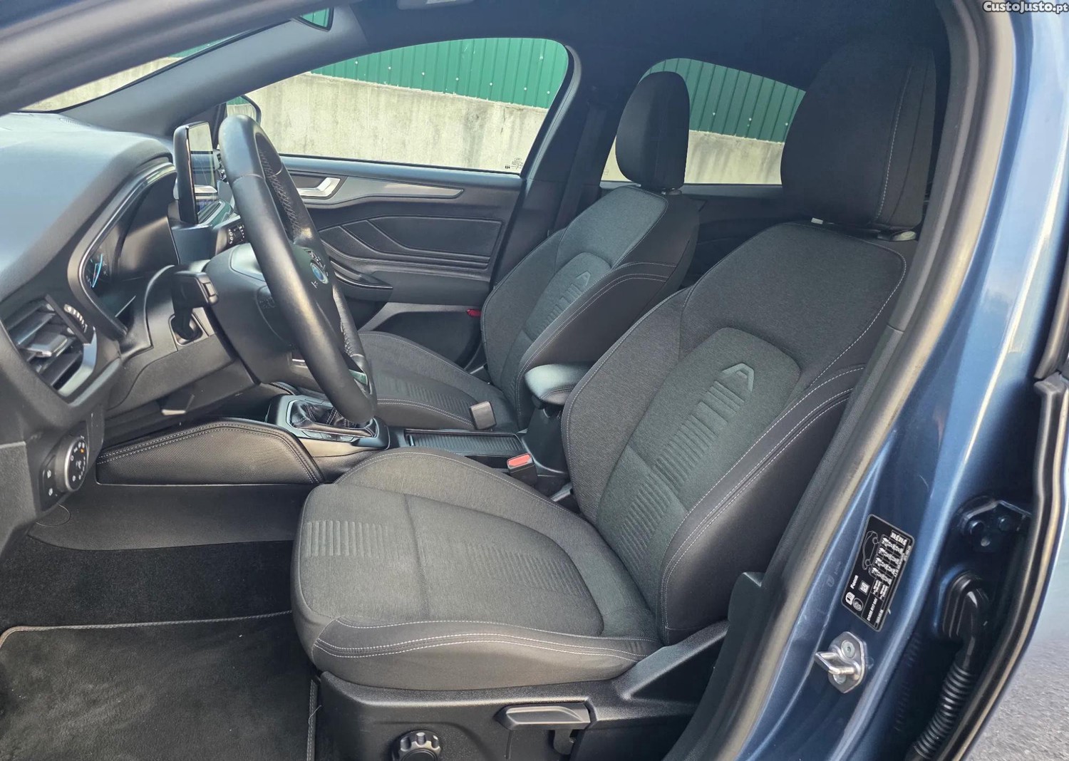 Ford Focus 1.0 EcoBoost Active X — fotografia 3