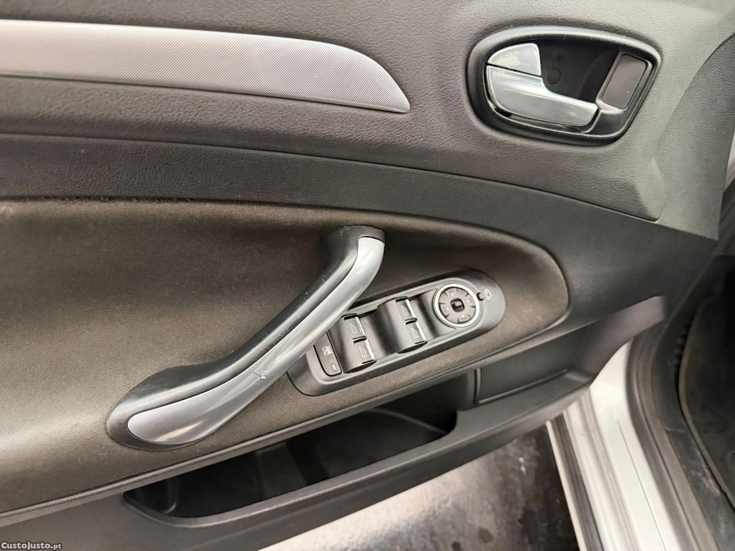 Ford Mondeo 1.8 TDCI 5P — fotografia 4