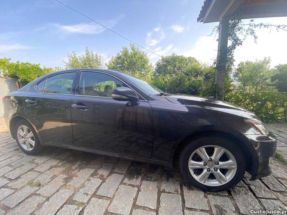 Lexus IS 220 D — photo 3