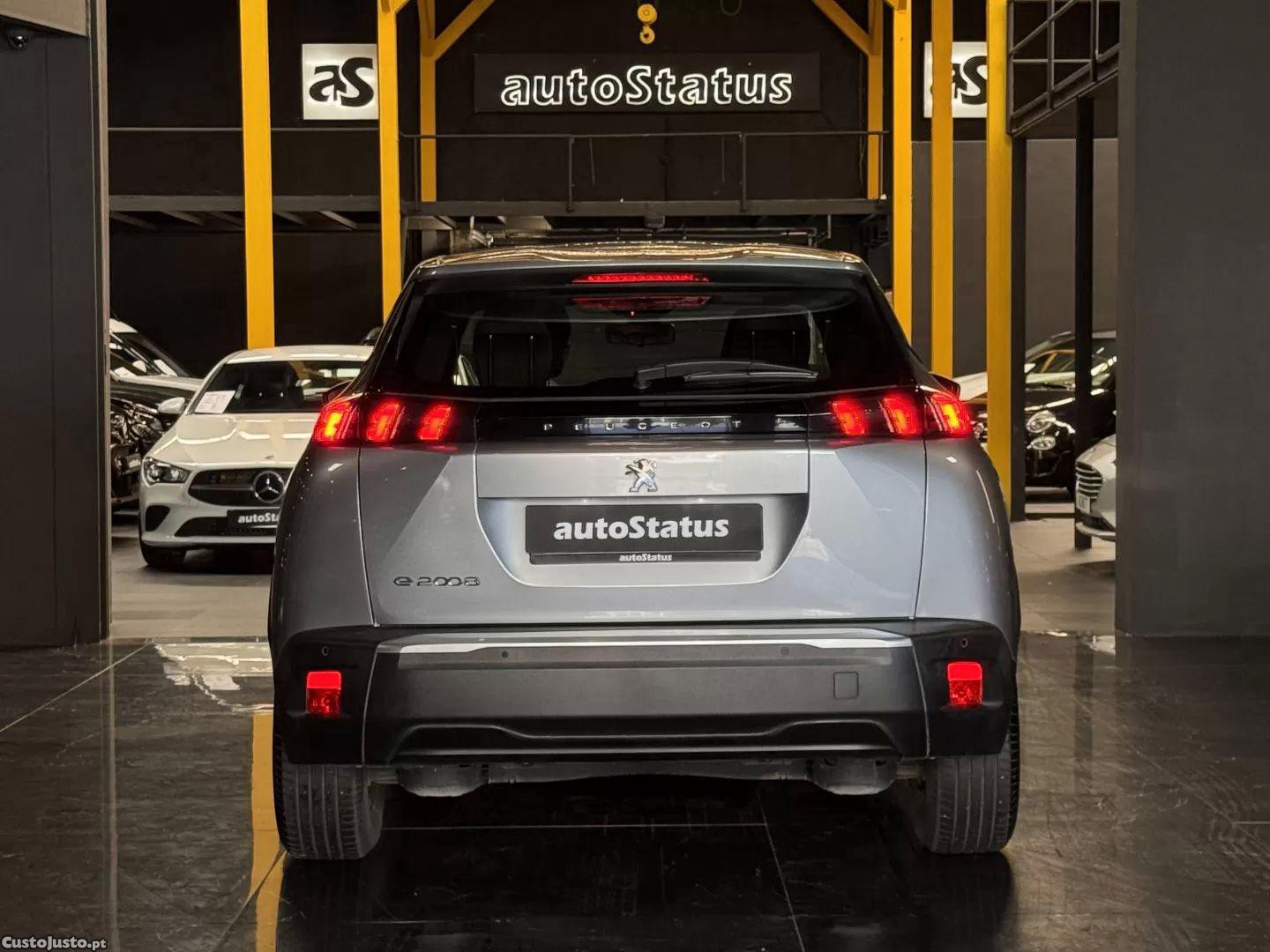Peugeot e-2008 50 kwh active pack — fotografia 19