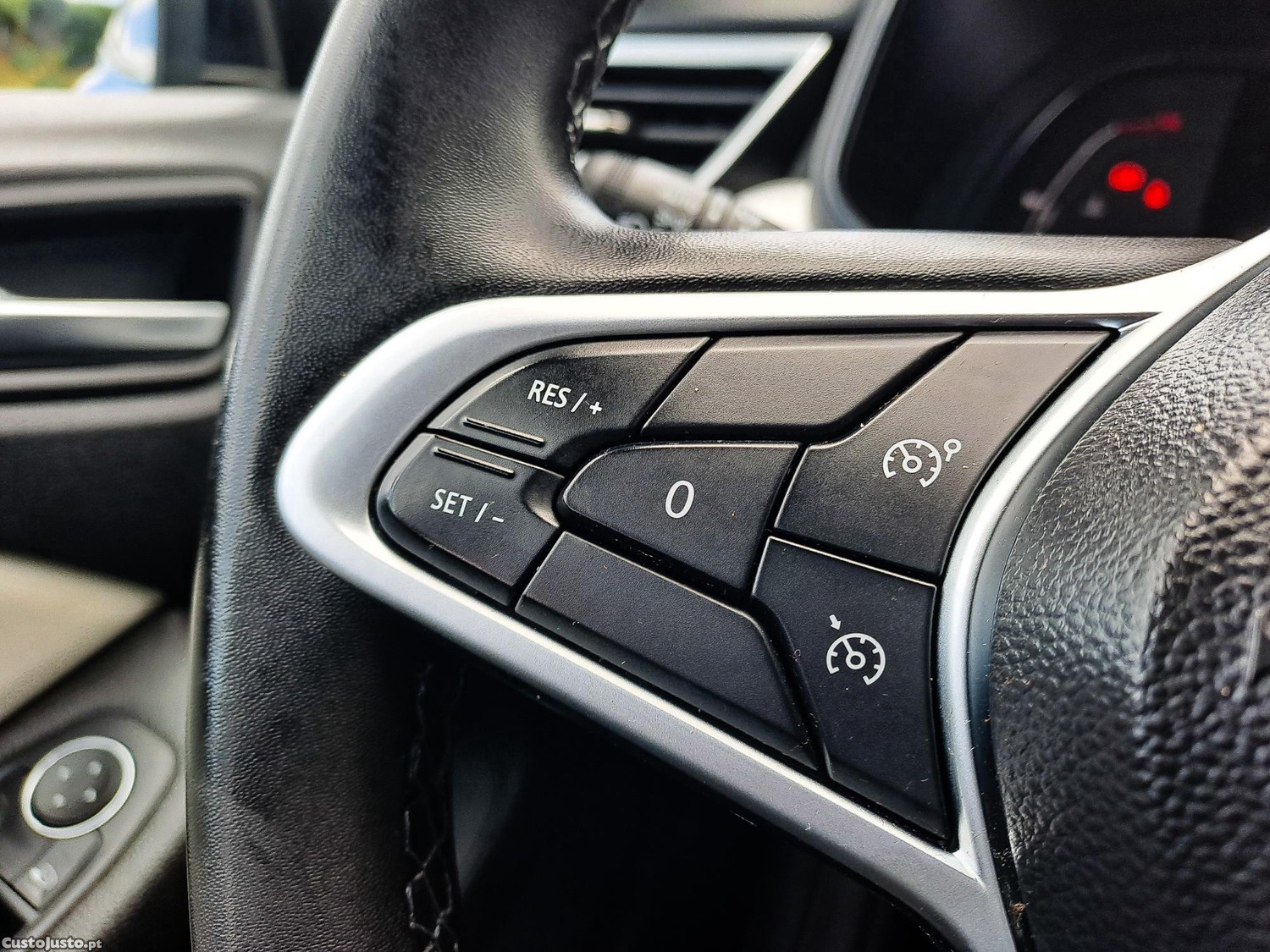 Renault Clio 1.0 TCe TECHNO 91CV GASOLINA 2023 — fotografia 5