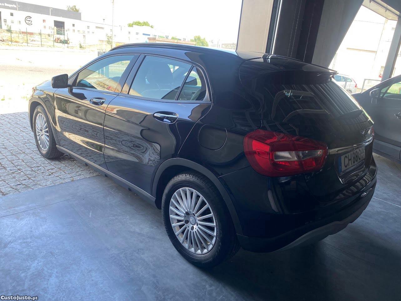 Mercedes-Benz GLA 180 Intuition — fotografia 6