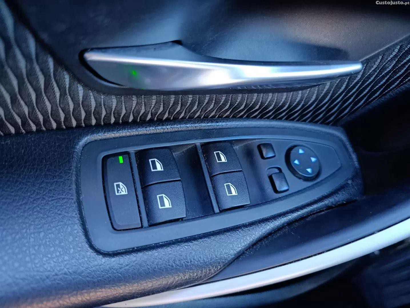 BMW 320 D navigation auto — fotografia 20