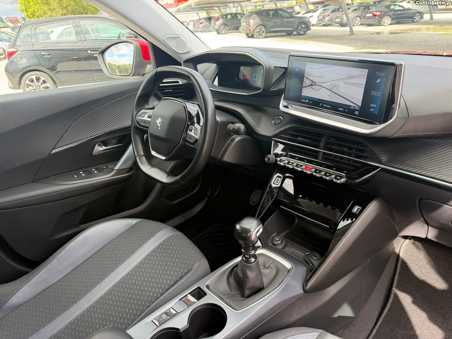 Peugeot 2008 1.2 PureTech Allure — fotografia 6