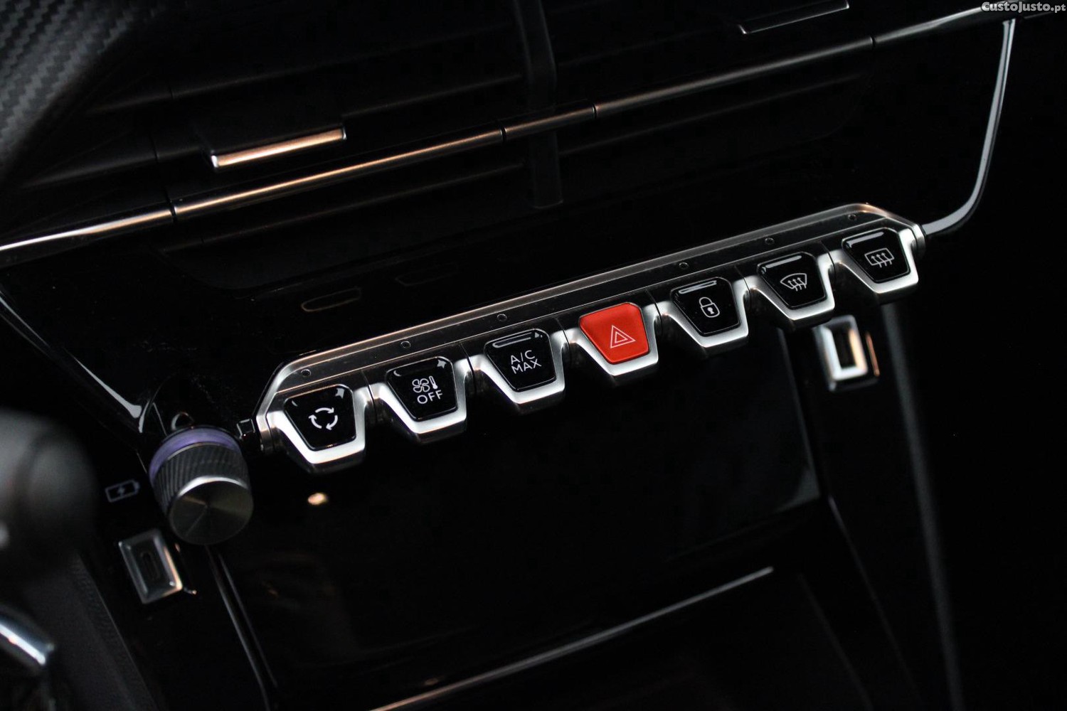 Peugeot 208 1.5 BlueHDI 100CV ALLURE — fotografia 19