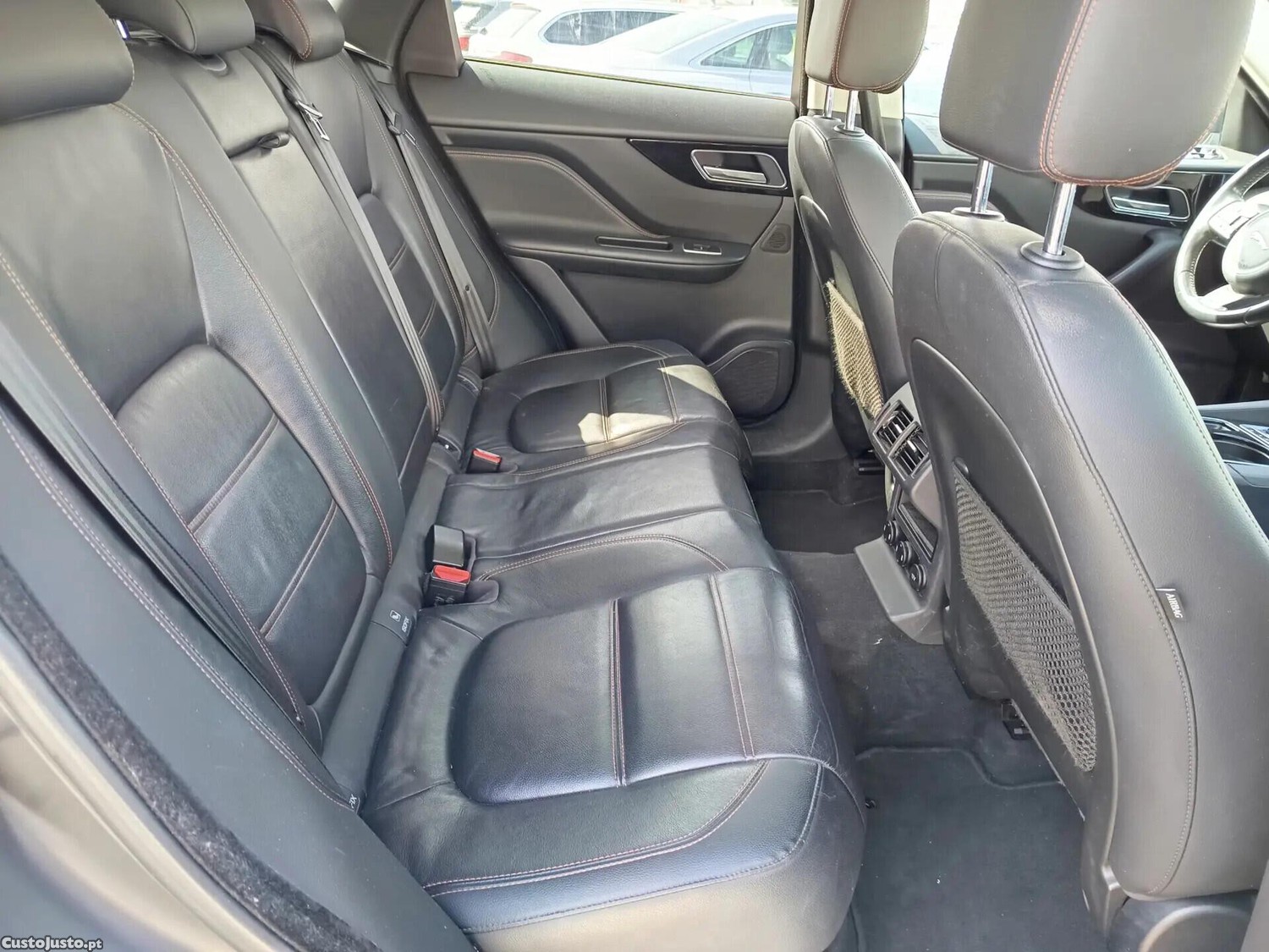 Jaguar F-Pace 2.0 i4D Prestige AWD — fotografia 12