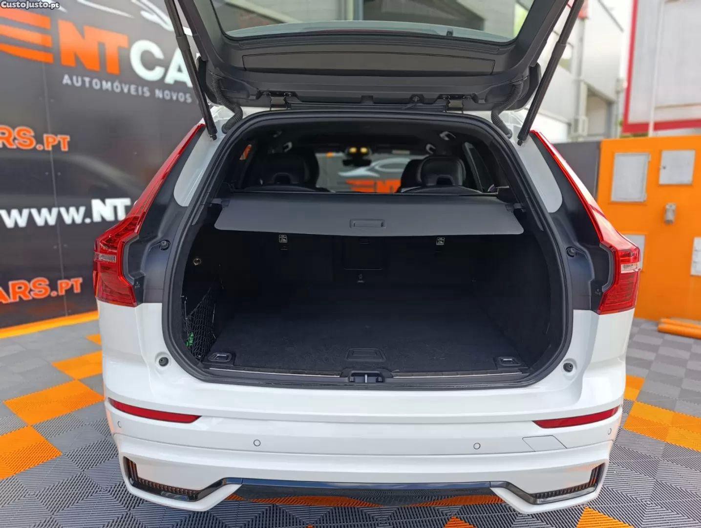 Volvo XC 60 2.0 b4 r-design — fotografia 2