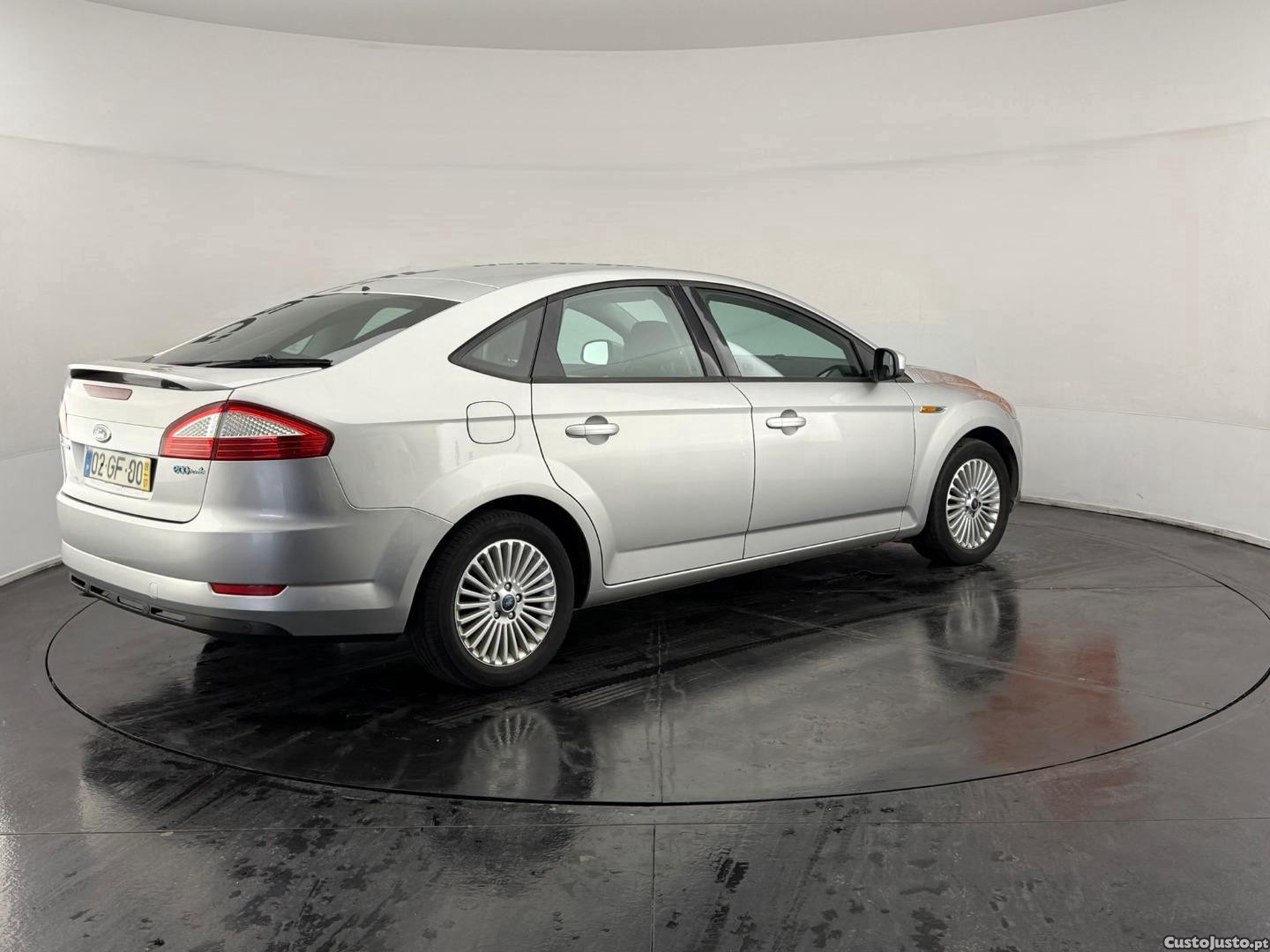Ford Mondeo 1.8 TDCI 5P — fotografia 12
