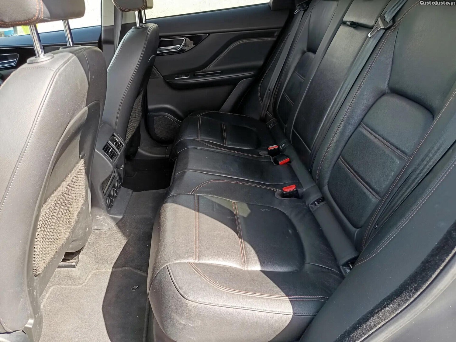 Jaguar F-Pace 2.0 i4D Prestige AWD — fotografia 15