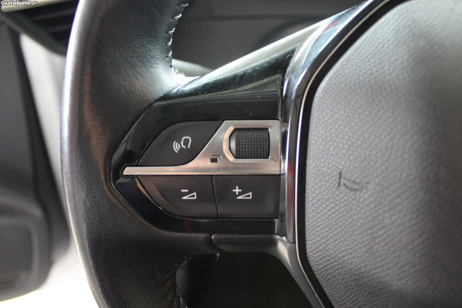 Peugeot 208 1.2 PureTech Active Pack — fotografia 5