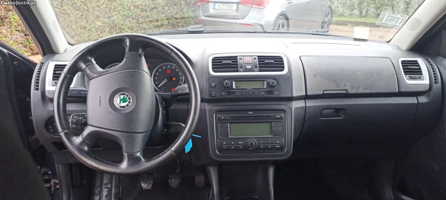 Skoda Fabia 1.4 Diesel-LITERALMENTE IMPECÀVEL — fotografia 3