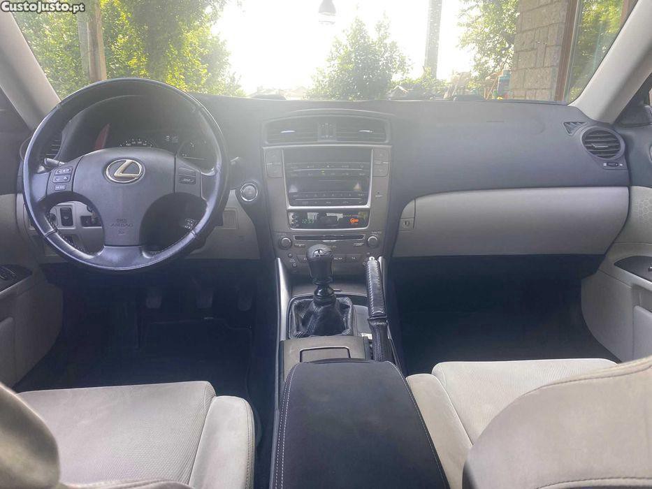 Lexus IS 220 D — photo 5