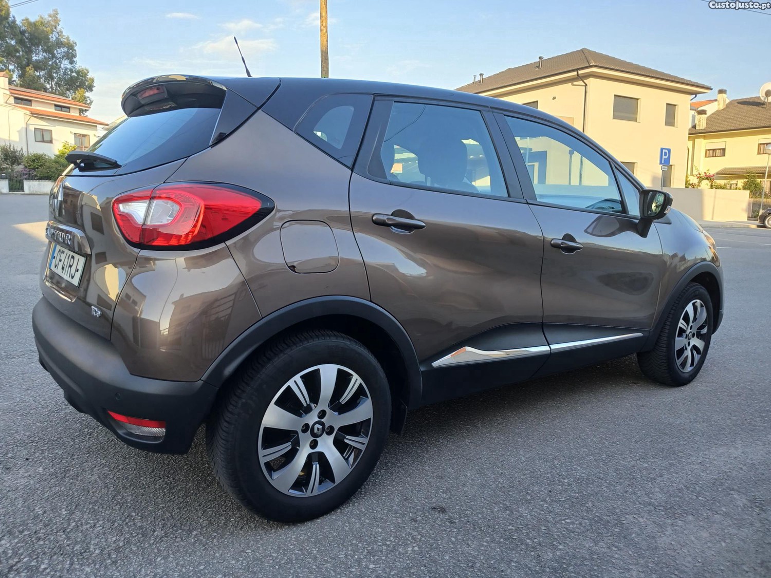 Renault Captur 0.9TCE SPORT C/NOVO IMPECAVEL — fotografia 5