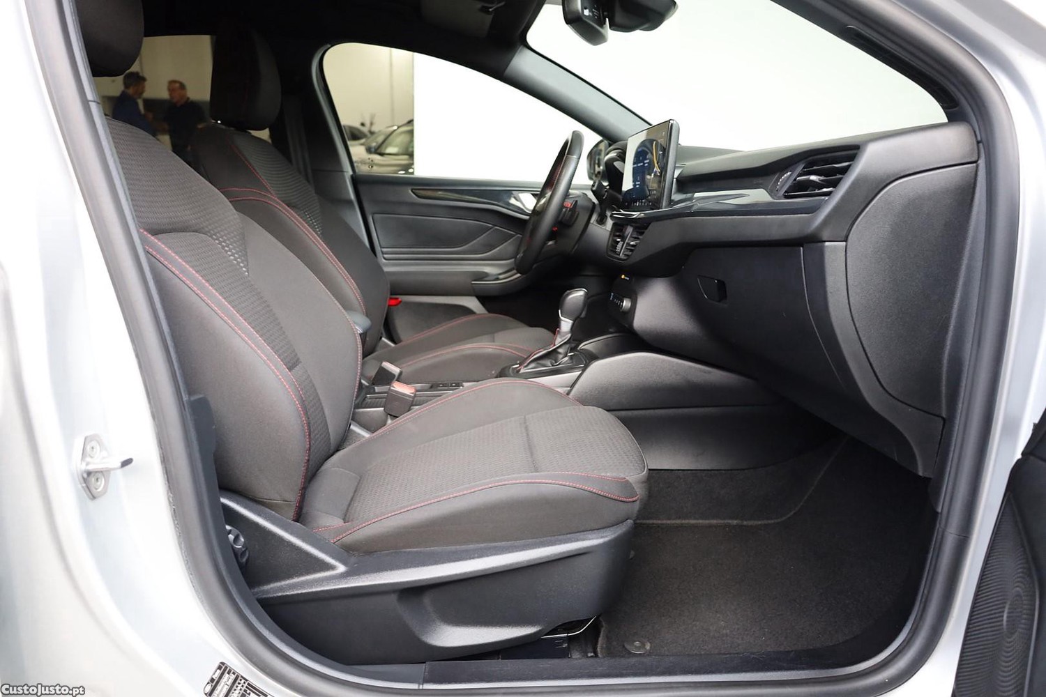 Ford Focus 1.0 EcoBoost MHEV ST-Line Aut — fotografia 2