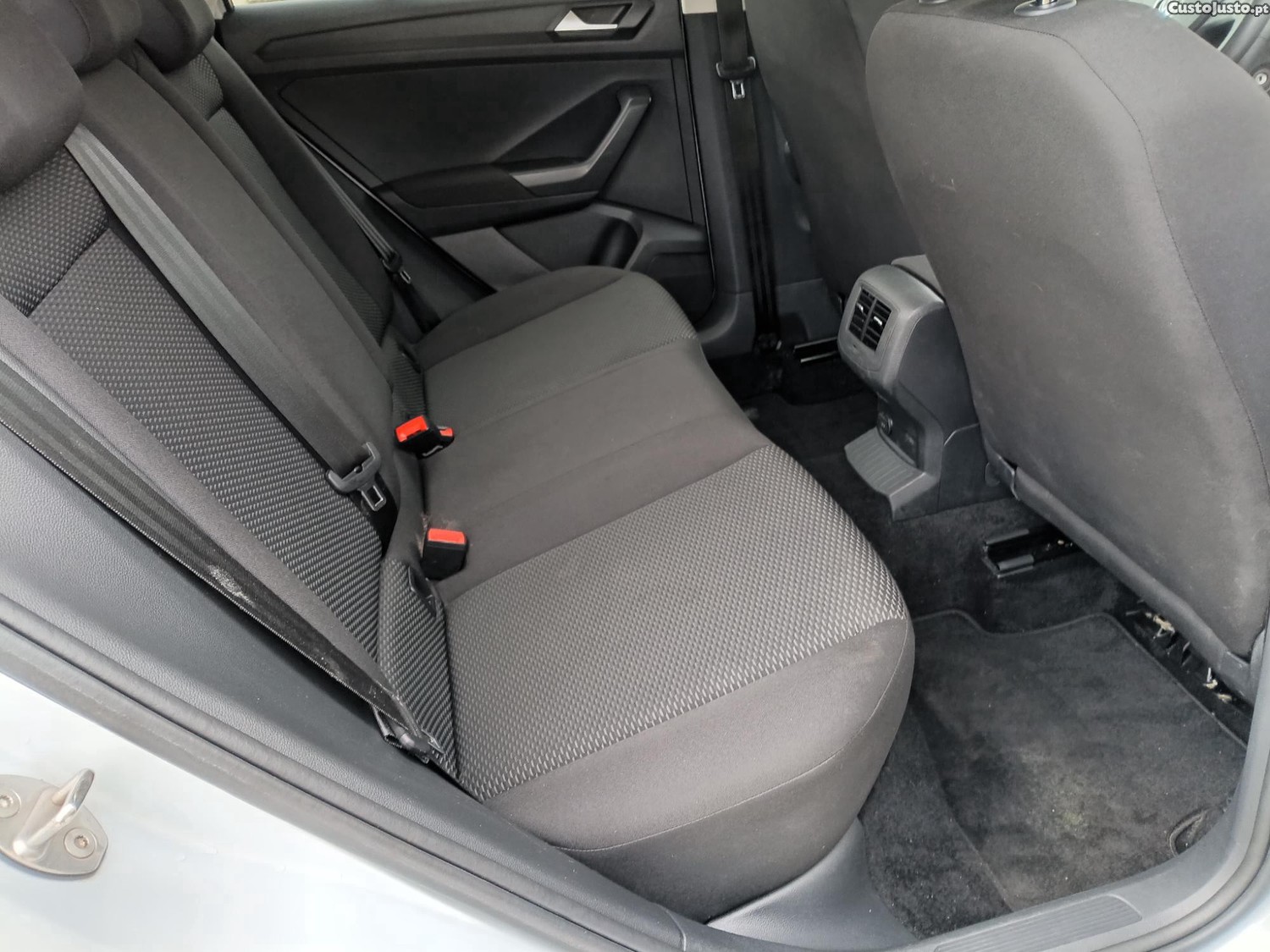 Volkswagen T-Roc 999 Gasolina — fotografia 4