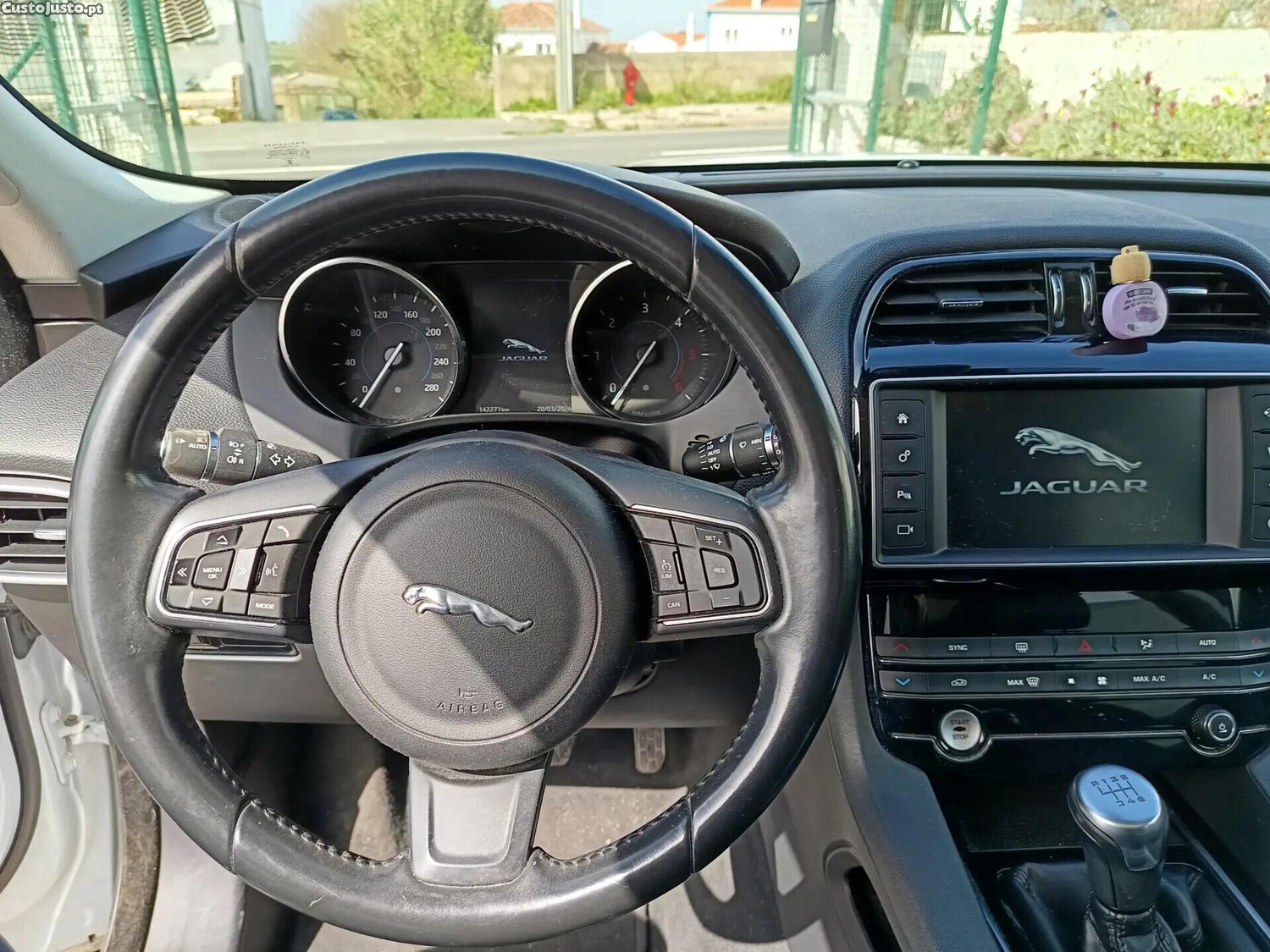 Jaguar F-Pace 2.0 i4D Prestige AWD — fotografia 4