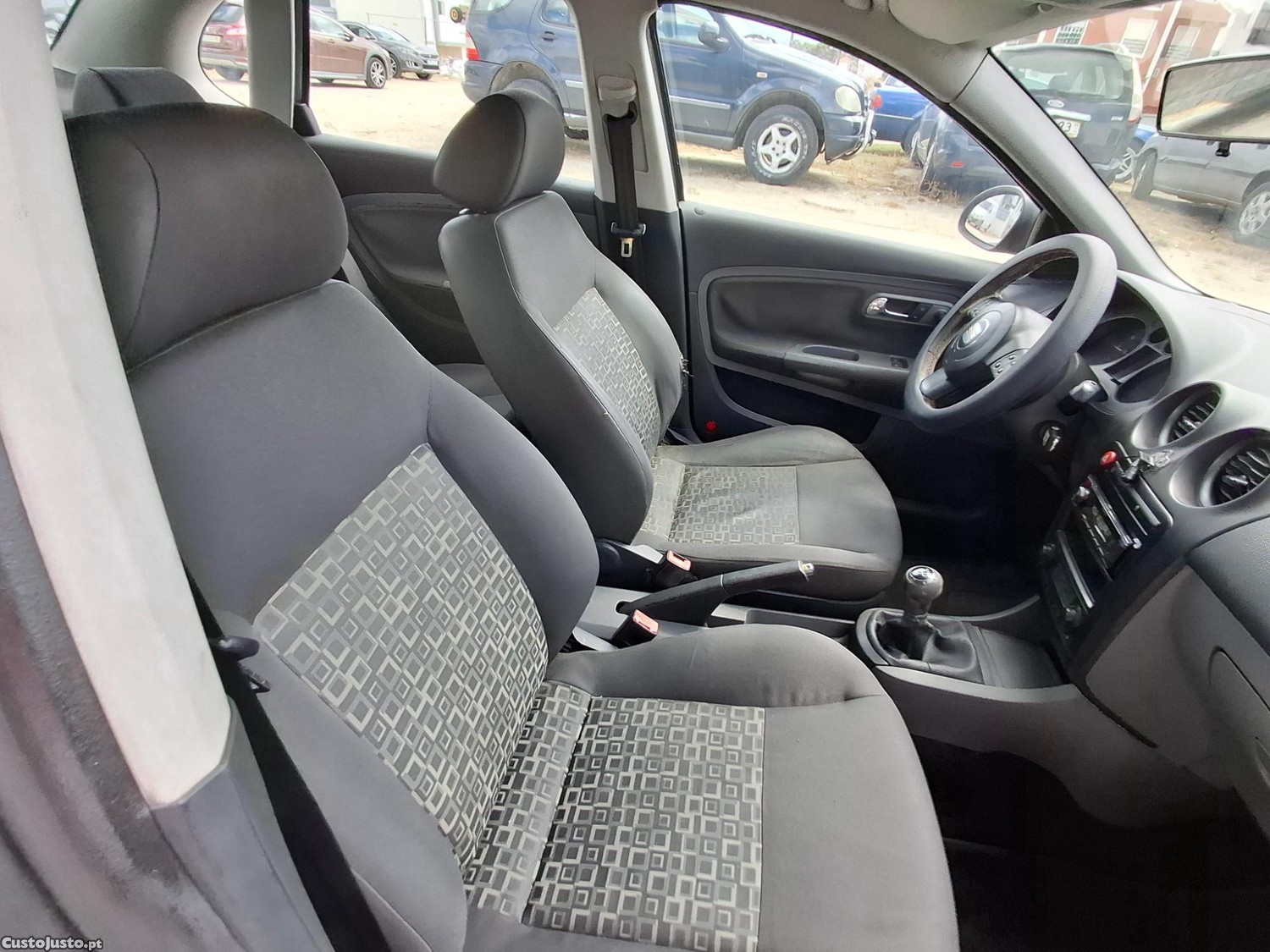 SEAT Cordoba 1.4 Tdi Stylence — fotografia 3