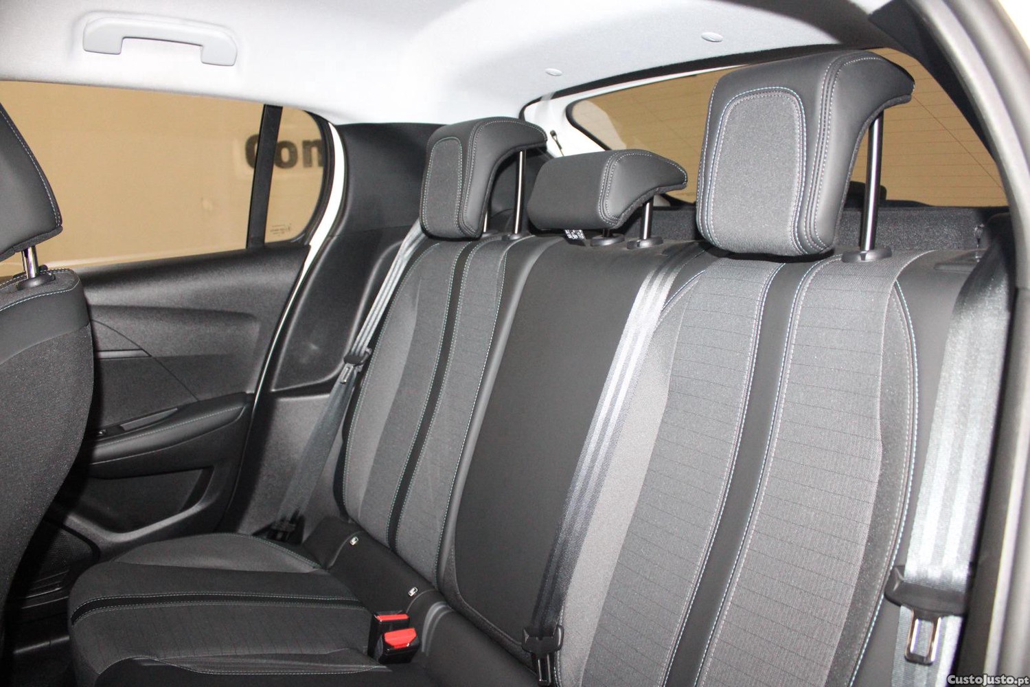 Peugeot 208 1.5 BlueHDI 100CV ALLURE — fotografia 9