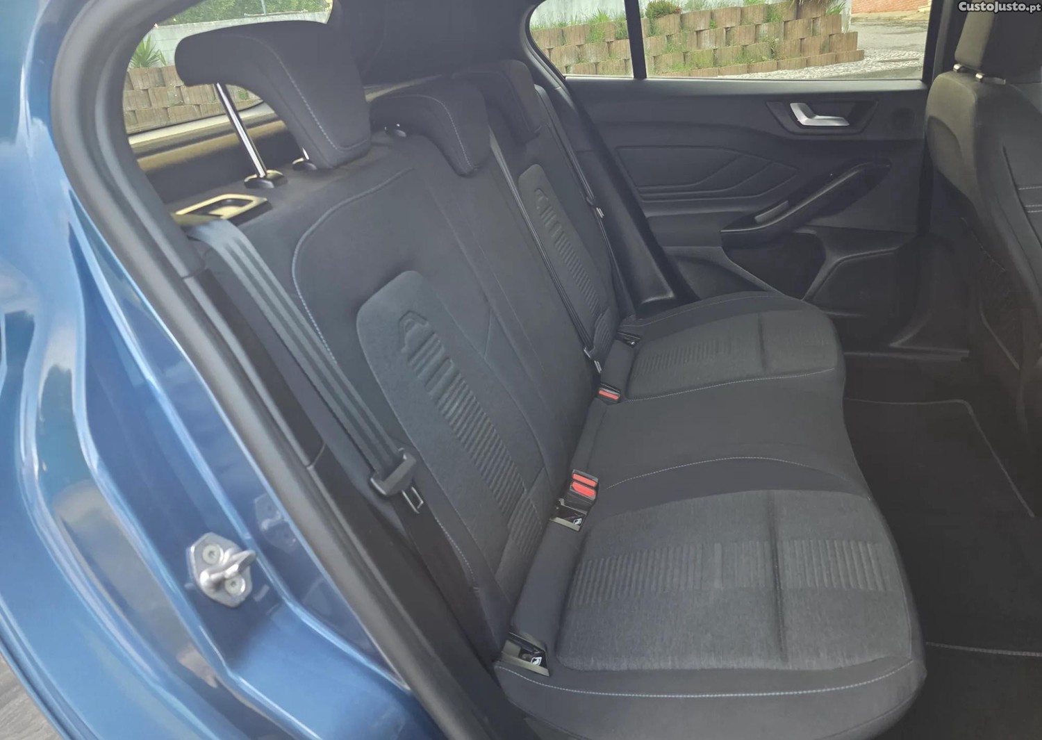 Ford Focus 1.0 EcoBoost Active X — fotografia 4