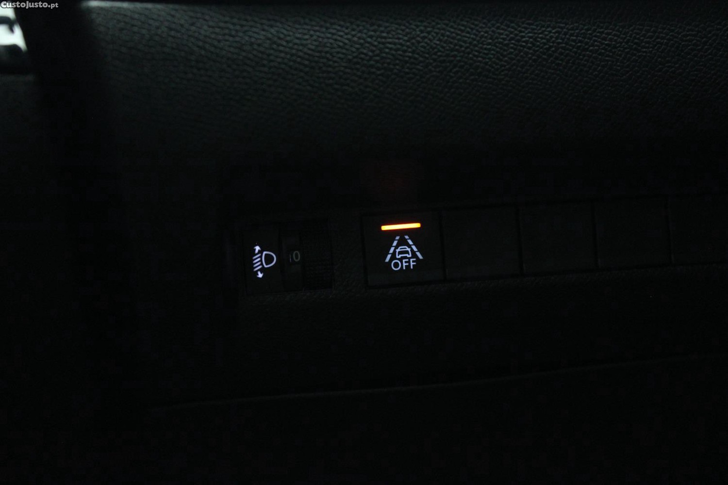 Peugeot 208 1.5 BlueHDI 100 ALLURE — fotografia 30