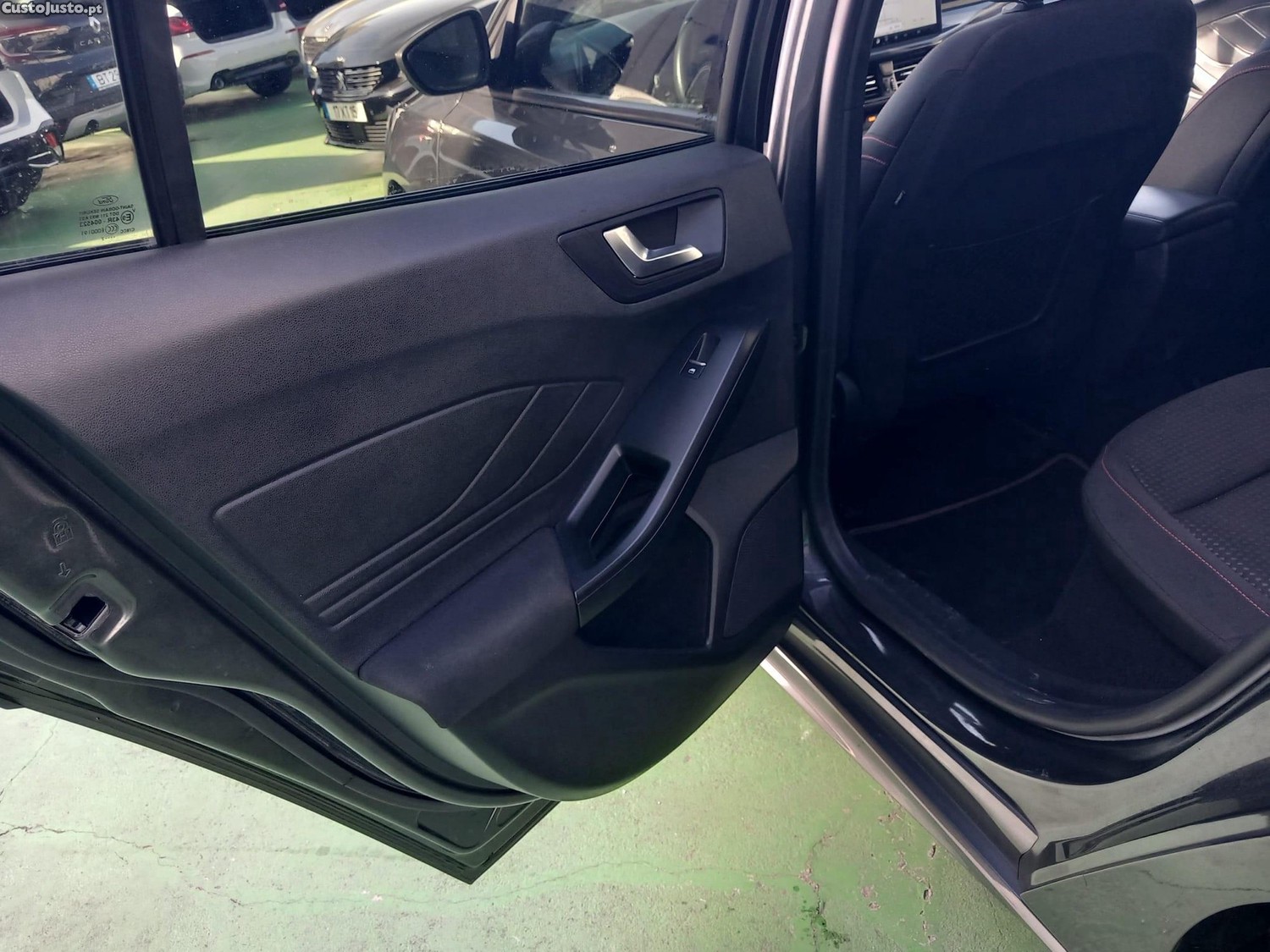 Ford Focus 1.0 EcoBoost MHEV ST-Line — fotografia 3