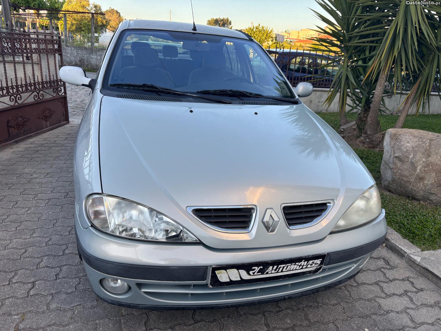 Renault Mégane 1.4 i 90cv — fotografia 7