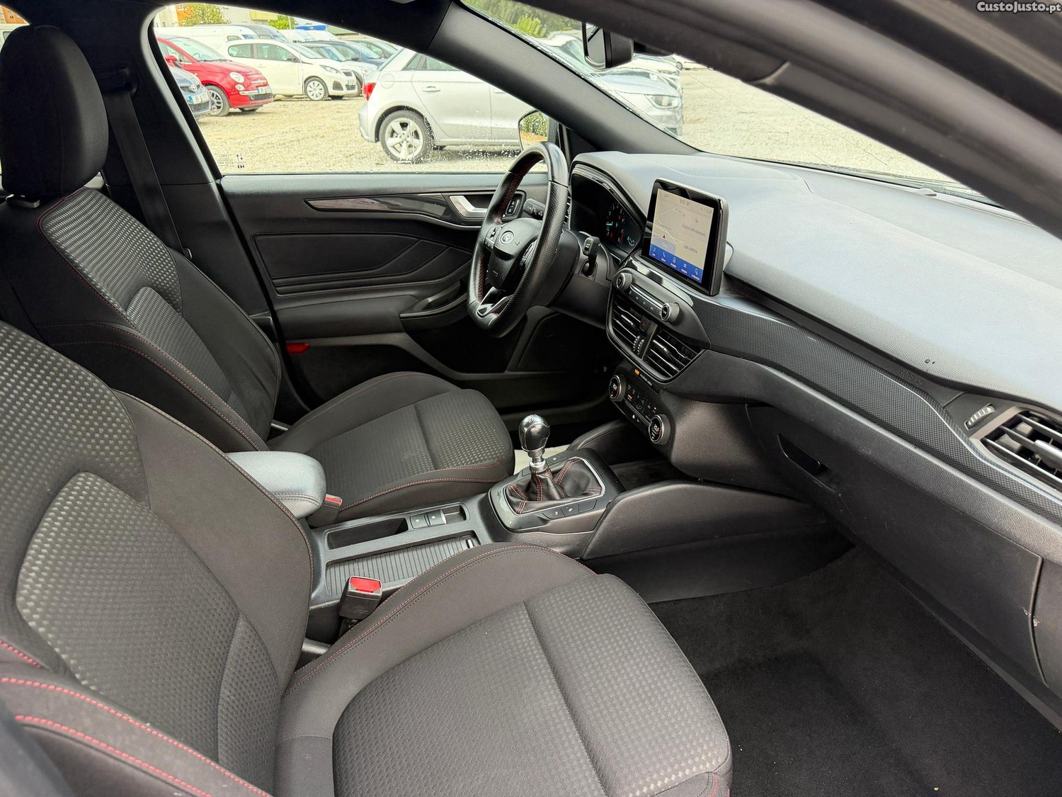 Ford Focus 1.0 EcoBoost Hybrid ST-LINE — fotografia 8
